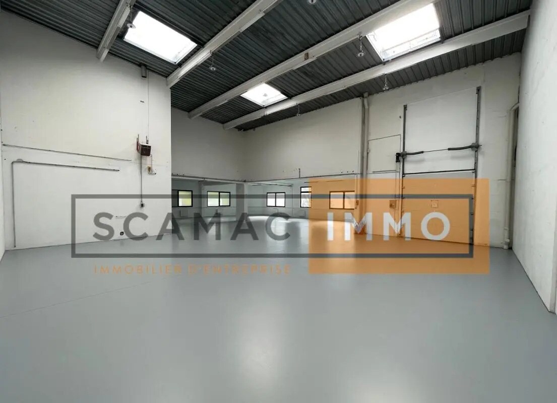 Industriel/Logistique dans Champs-sur-Marne à louer Photo de l’immeuble– Image 1 sur 10