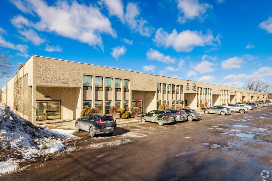 9601-9635 Rue Clément, Montréal, QC à vendre - Photo de l’immeuble – Image 3 sur 11