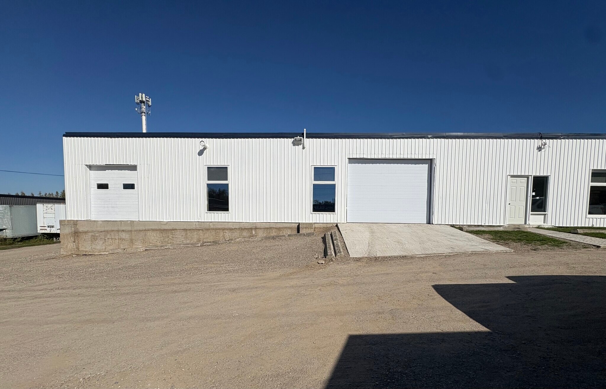 115 Centennial Rd, Shelburne, ON à louer Photo de l’immeuble– Image 1 sur 11