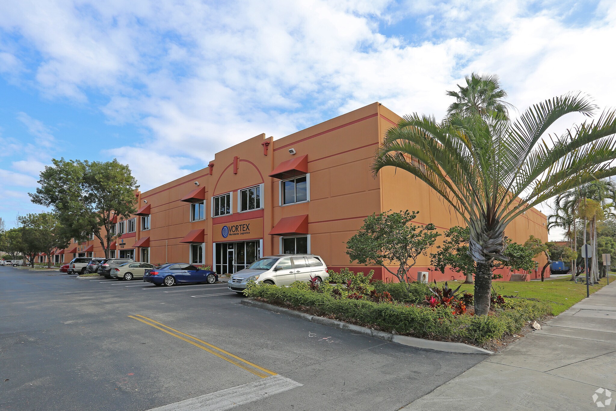 3301-3389 NW 97th Ave, Miami, FL à louer Photo principale– Image 1 sur 116