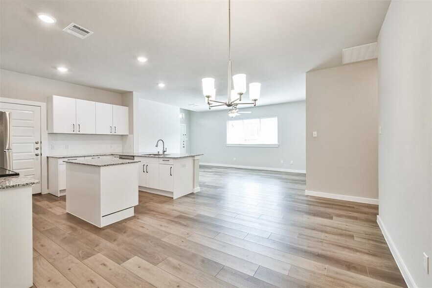 9902-9906 Grosbeak Ln, Magnolia, TX à vendre - Photo intérieure – Image 3 sur 32