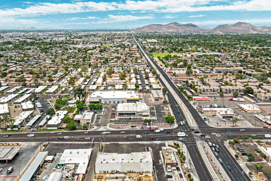 Glendale Plaza - NWC 19th Ave & Glendale portefeuille de 2 biens à vendre sur LoopNet.fr - Photo de l’immeuble – Image 3 sur 13