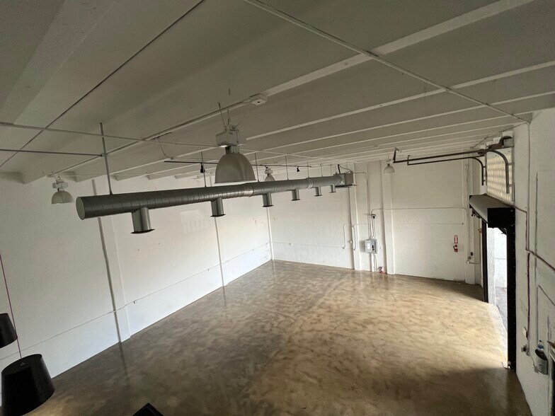 2340 NW 7th Pl, Miami, FL à louer - Photo intérieure – Image 3 sur 6