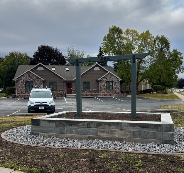 1446 N Randall Ave, Janesville, WI à vendre - Photo de l’immeuble – Image 2 sur 8