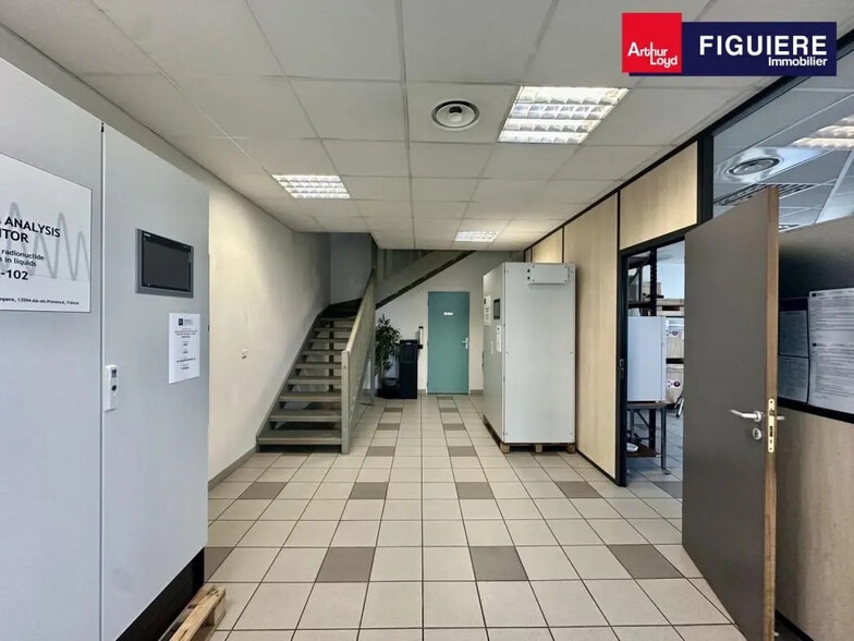 465 Rue Claude Nicolas Ledoux, Aix-en-Provence à louer - Photo de l’immeuble – Image 2 sur 12