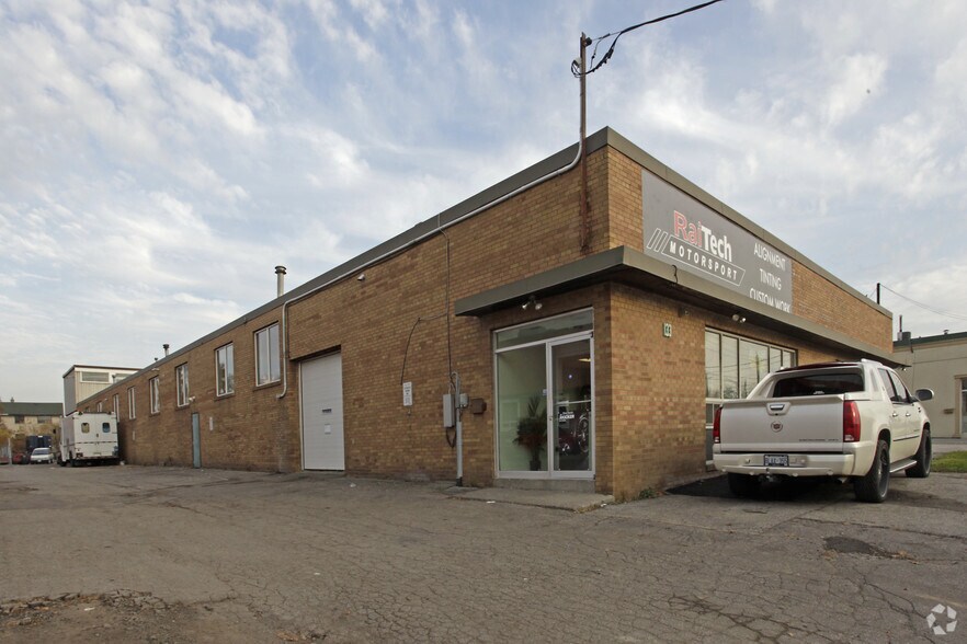 131 Oakdale Rd, Toronto, ON à louer - Photo de l’immeuble – Image 2 sur 5