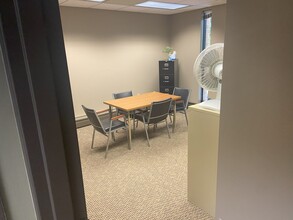 225 S Monroe Ave, Green Bay, WI à louer Photo intérieure– Image 2 sur 9