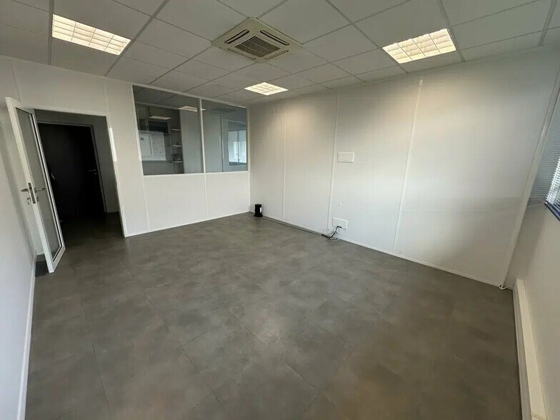 Bureau dans Reims à louer - Photo de l’immeuble – Image 3 sur 6