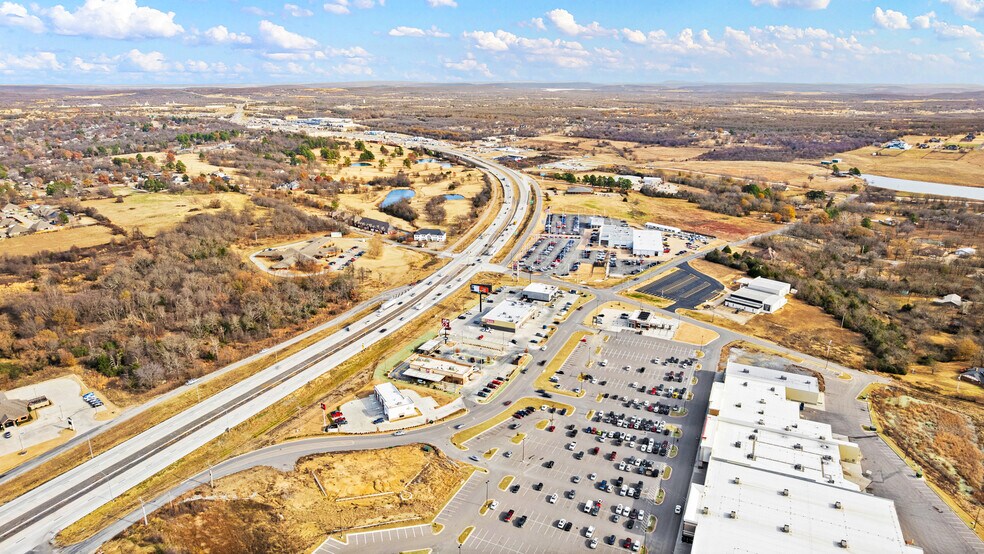 1075 George Nigh Expy, Mcalester, OK à vendre - Photo de l’immeuble – Image 2 sur 18