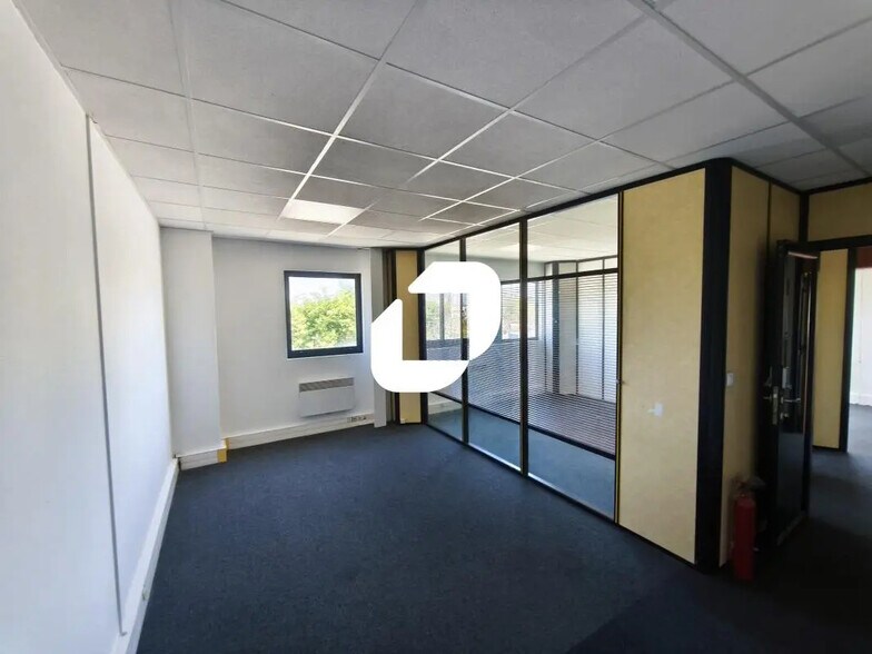 Bureau dans Champigny-sur-Marne à louer - Photo de l’immeuble – Image 3 sur 4