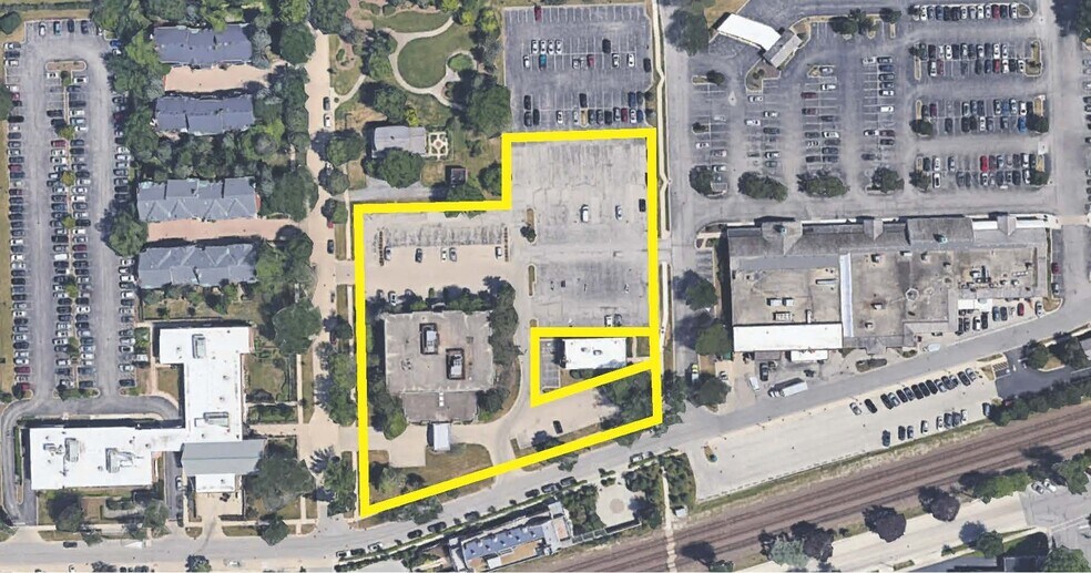 333 Chestnut St, Hinsdale, IL à louer - Photo de l’immeuble – Image 3 sur 34