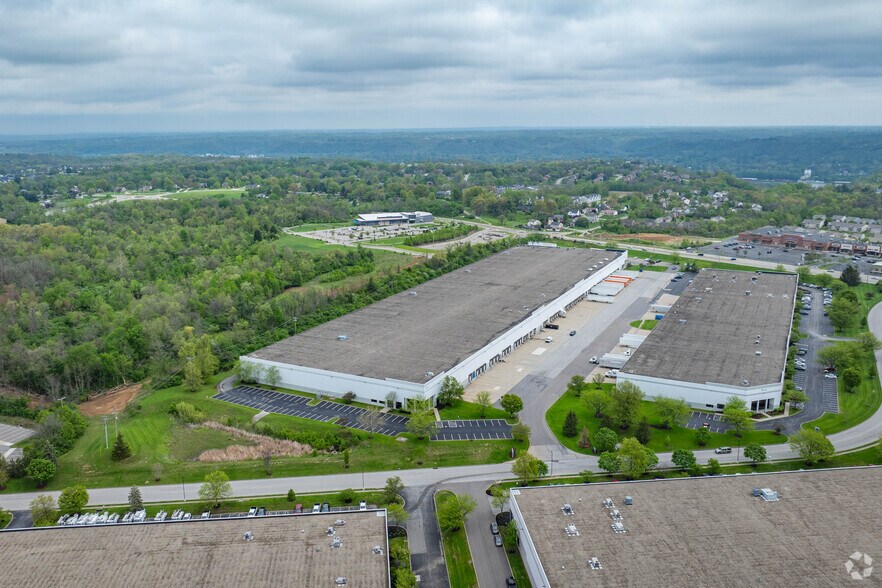 2100-2140 Global Way, Hebron, KY à louer - Aérien – Image 2 sur 5
