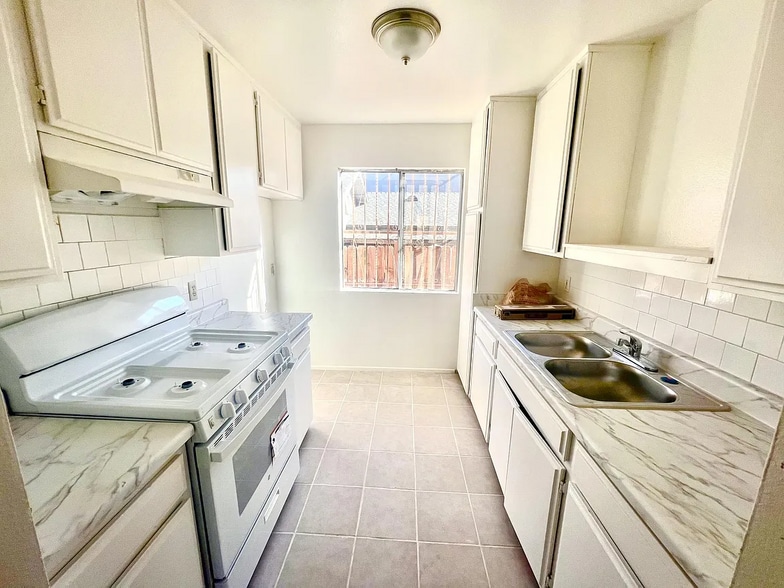1333 Bates Ave, Los Angeles, CA à vendre - Photo intérieure – Image 3 sur 7