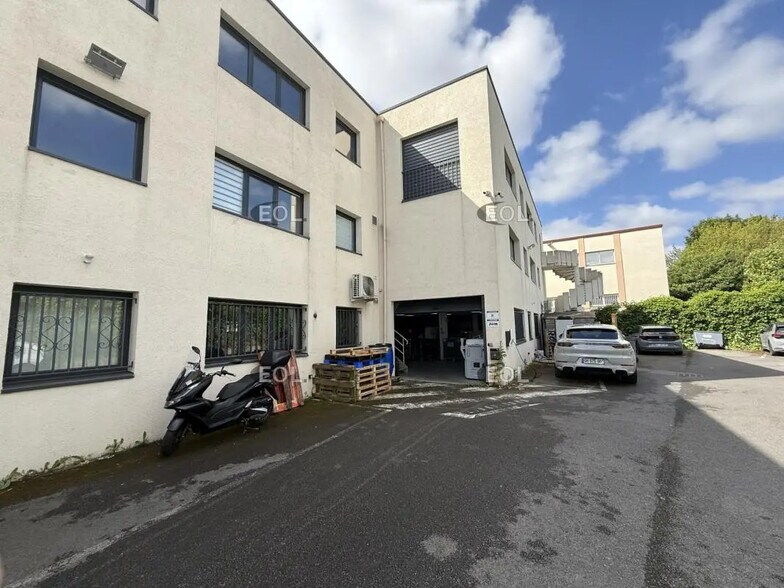 Local d’activités dans Neuilly-Plaisance à louer - Photo de l’immeuble – Image 3 sur 13