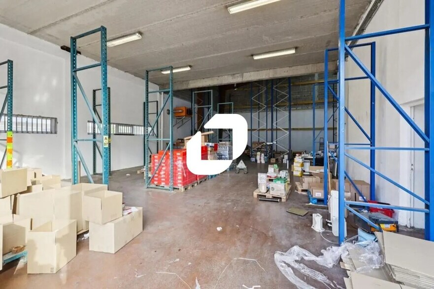 Local d'activités dans Pontault-Combault à vendre - Photo de l’immeuble – Image 2 sur 5