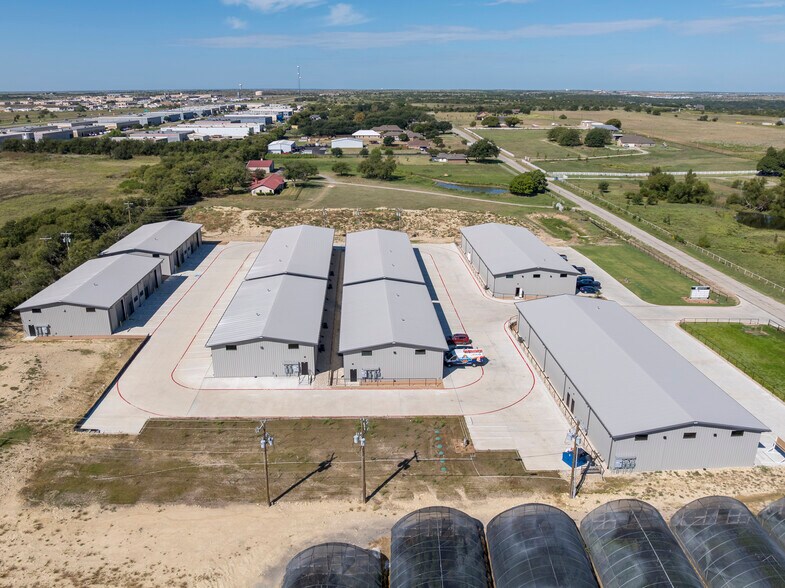 6451 Silver Saddle Rd, Fort Worth, TX à louer - Photo de l’immeuble – Image 2 sur 40