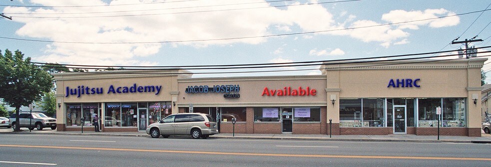 174-182 Merrick Rd, Lynbrook, NY à louer - Photo de l’immeuble – Image 3 sur 12
