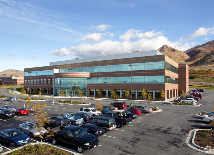 577 S Chipeta Way, Salt Lake City, UT à louer - Photo de l’immeuble – Image 2 sur 10
