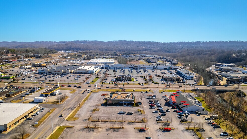 1920 N Eastman Rd, Kingsport, TN à louer - Photo de l’immeuble – Image 3 sur 12