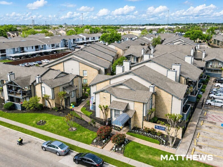 9898 Forum Park Dr, Houston, TX à vendre - Photo de l’immeuble – Image 2 sur 5