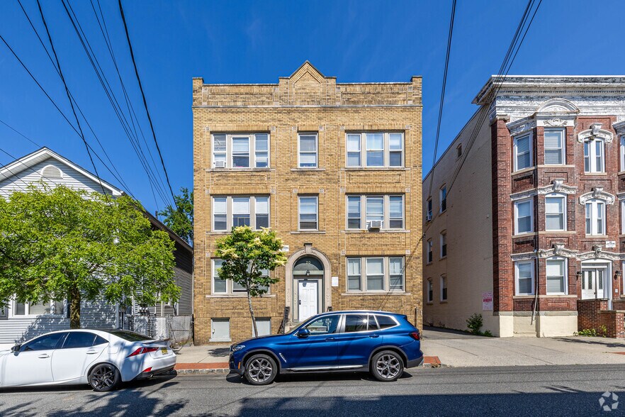 5.49% Cap Rate 12-Unit Portfolio portefeuille de 2 biens à vendre sur LoopNet.fr - Photo de l’immeuble – Image 3 sur 36