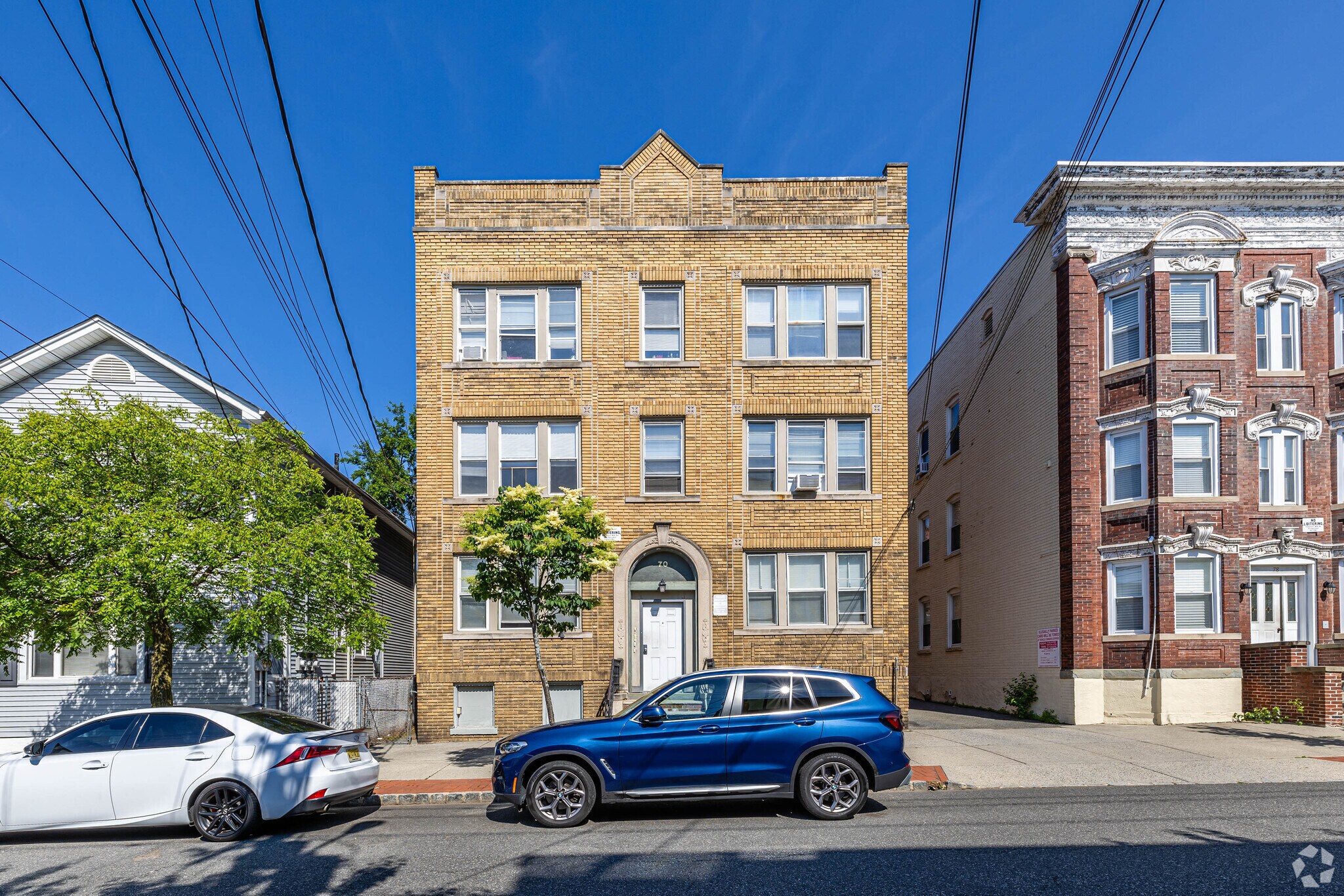 5.88% Cap Rate 12-Unit Portfolio portefeuille de 2 biens à vendre sur LoopNet.fr Photo de l’immeuble– Image 1 sur 36