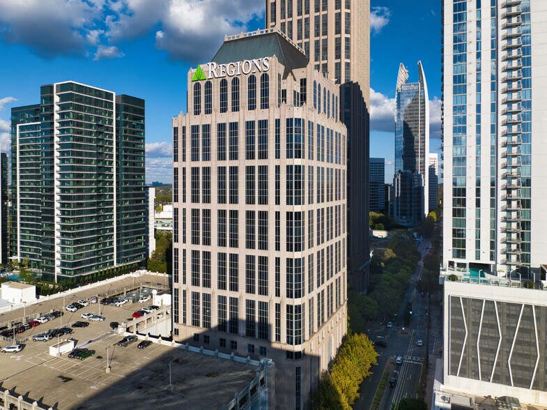 1180 W Peachtree St NW, Atlanta, GA à louer - Photo de l’immeuble – Image 1 sur 14