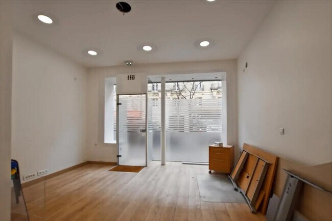 Plus de détails pour Local commercial à louer