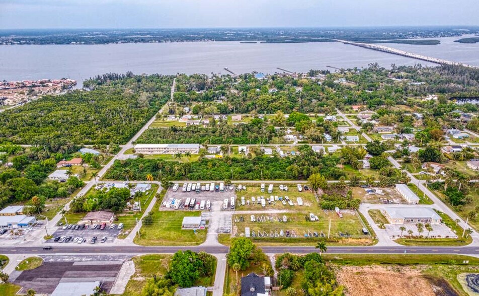 25378 Marion Ave, Punta Gorda, FL à louer - Photo de l’immeuble – Image 3 sur 3