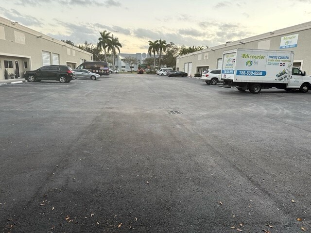 11467 NW 34th St, Doral, FL à vendre - Photo de l’immeuble – Image 2 sur 21
