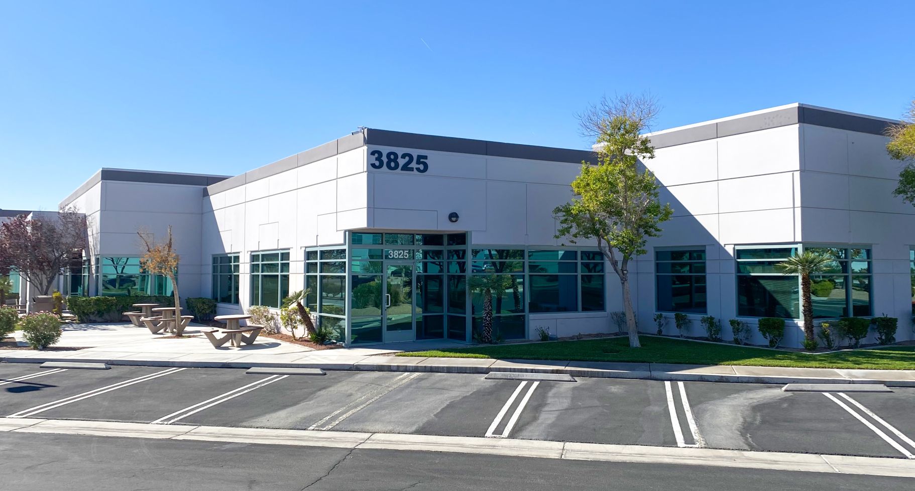 3825-3985 W Cheyenne Ave, North Las Vegas, NV à louer Photo de l’immeuble– Image 1 sur 4