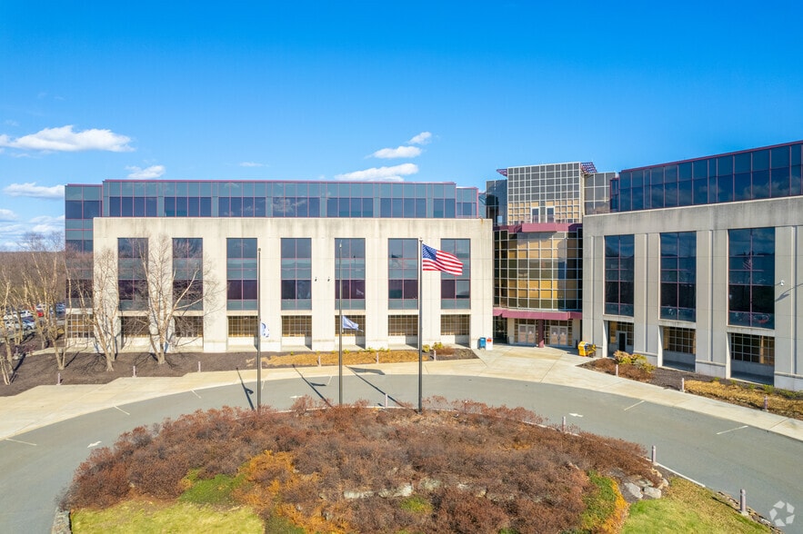 1 Fleet Way, Moosic, PA à louer - Photo de l’immeuble – Image 1 sur 6