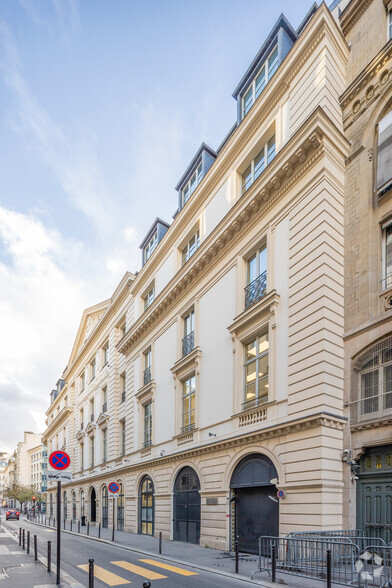 11-15 Rue Saint-Georges, Paris à louer - Photo de l’immeuble – Image 2 sur 3