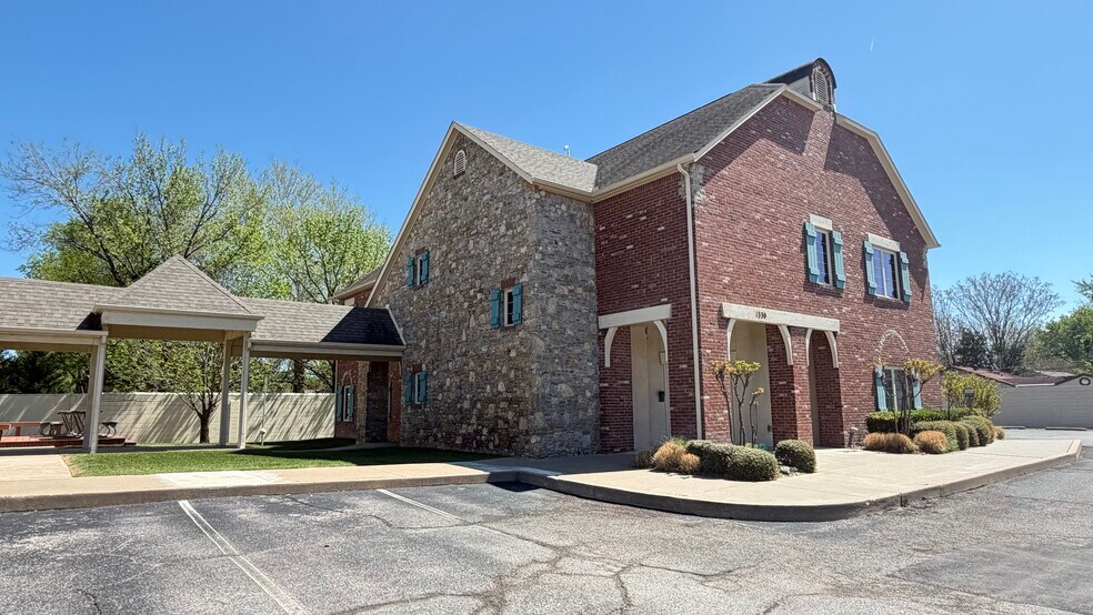 1330 E 43rd Ct, Tulsa, OK à louer - Photo de l’immeuble – Image 2 sur 6