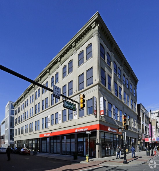 869 Broad St, Newark, NJ à louer - Photo de l’immeuble – Image 2 sur 3