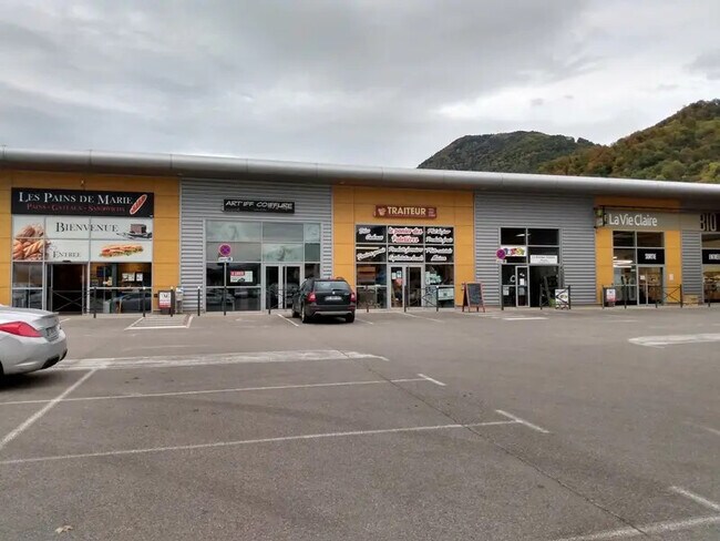 Plus de détails pour Local commercial à louer