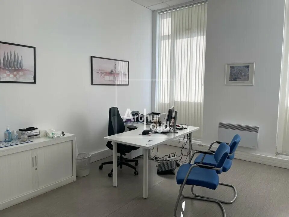 Bureau dans Lieusaint à vendre Photo de l’immeuble– Image 1 sur 4