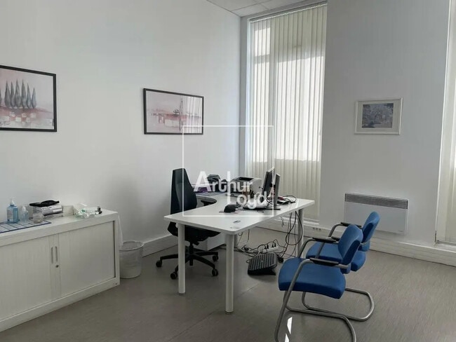 Plus de détails pour Bureau à vendre