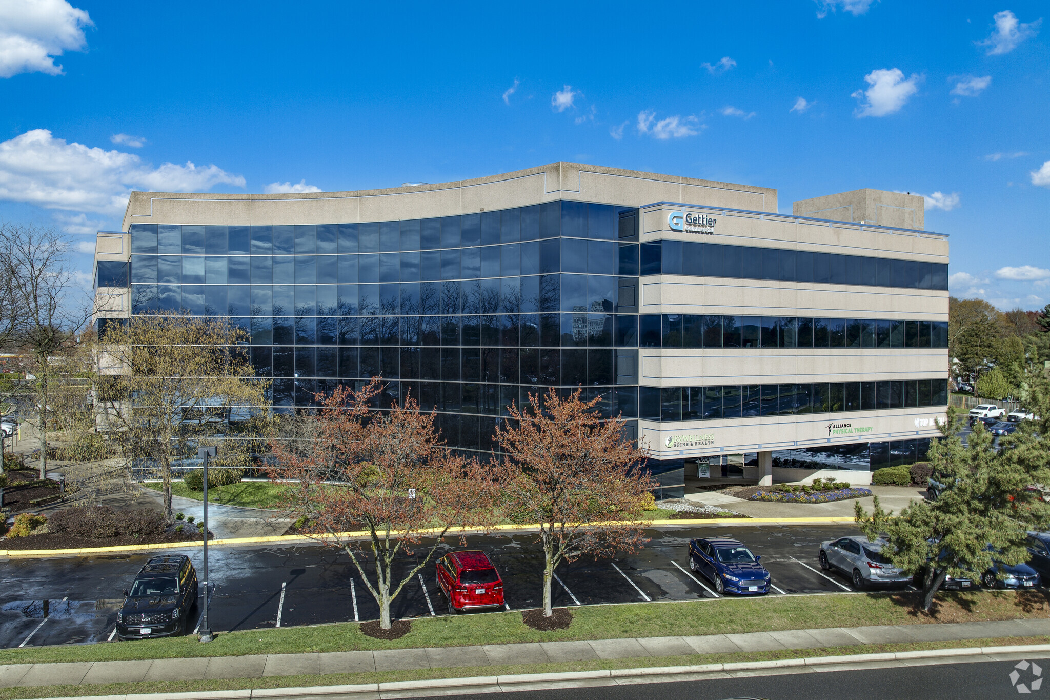 950 Herndon Pkwy, Herndon, VA à louer Photo de l’immeuble– Image 1 sur 13