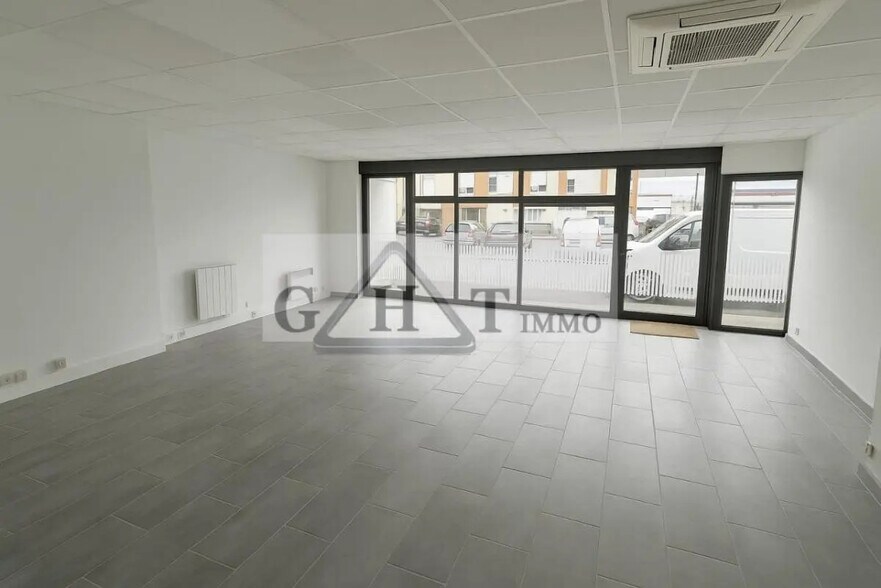 Local commercial dans Saint-Maur-des-Fossés à louer - Photo de l’immeuble – Image 1 sur 4