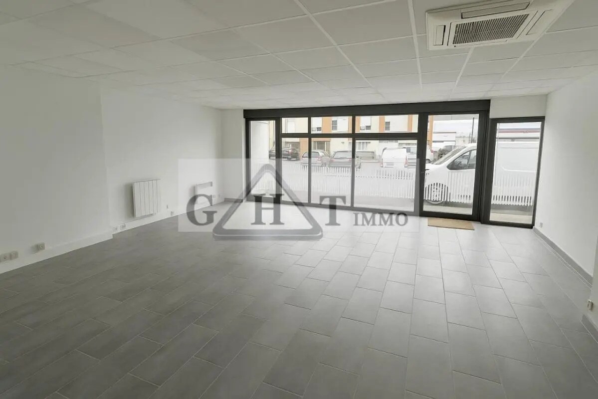 Local commercial dans Saint-Maur-des-Fossés à louer Photo de l’immeuble– Image 1 sur 5