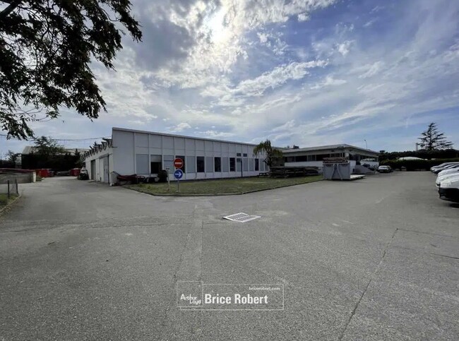 Plus de détails pour Local d’activités à vendre