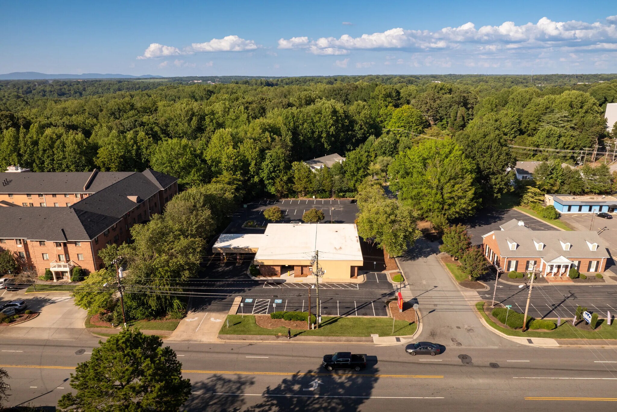 2925 Reynolda Rd, Winston-Salem, NC à vendre Photo de l’immeuble– Image 1 sur 11