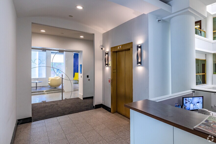 2133 Arch St, Philadelphia, PA à louer - Hall d’entrée – Image 3 sur 6