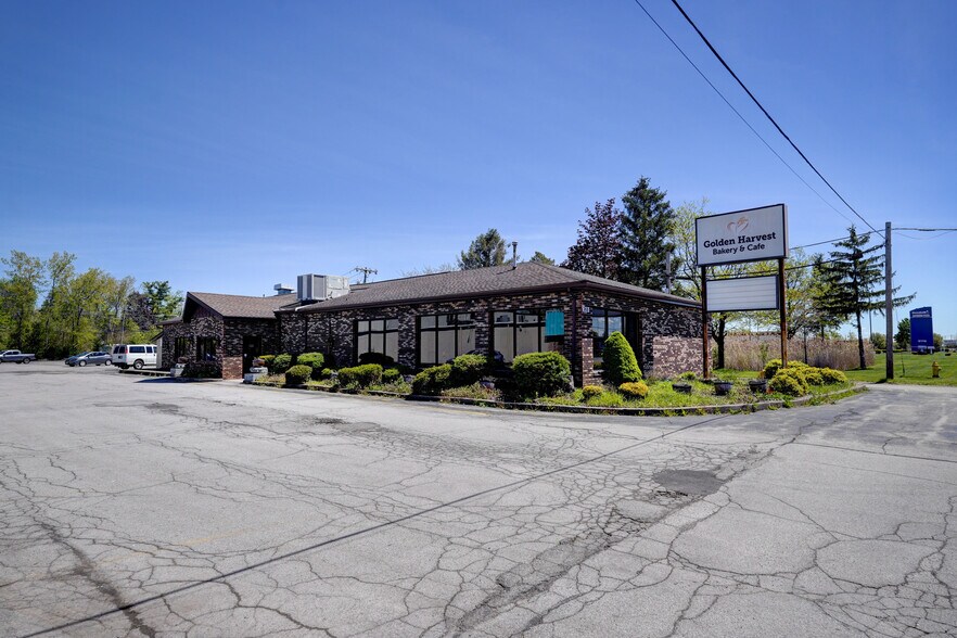 368 Jefferson Rd, Rochester, NY à vendre - Photo de l’immeuble – Image 1 sur 6