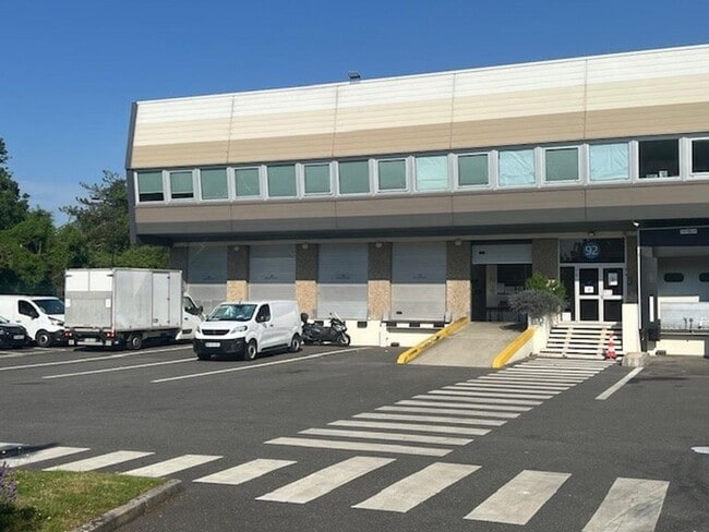 Plus de détails pour 92 Rue Senouque, Buc - Industriel/Logistique à louer