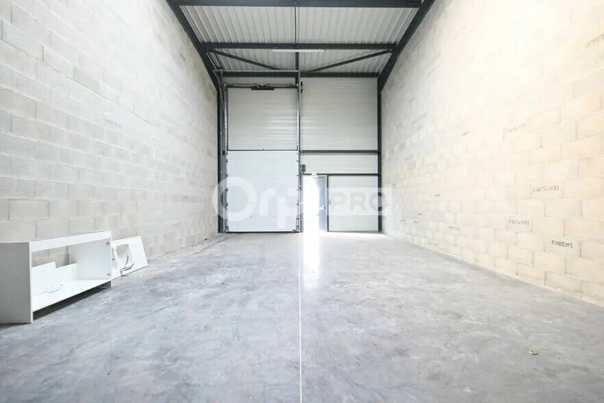 Local d’activités dans Vénissieux à louer - Photo intérieure – Image 3 sur 7