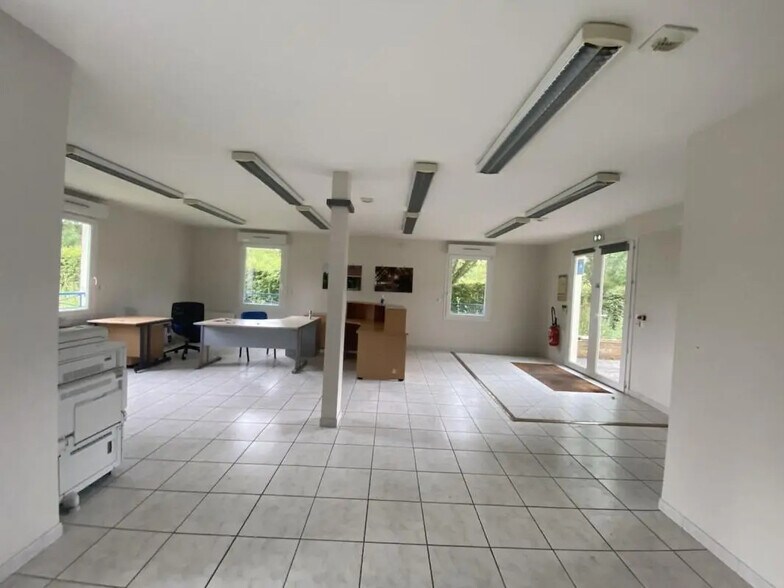 Local d'activités dans Val-de-Reuil à vendre - Photo intérieure – Image 1 sur 7