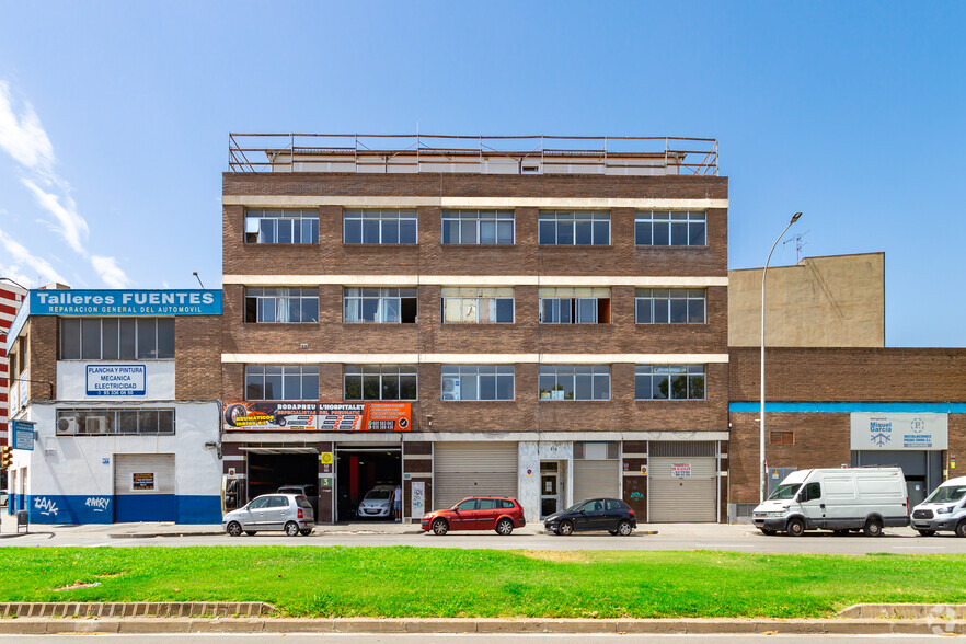 Avinguda De La Fabregada, L'Hospitalet de Llobregat, Barcelona à louer - Photo principale – Image 1 sur 3
