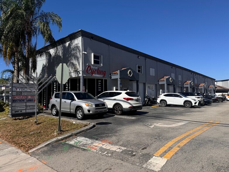 10181 NW 58th St, Miami, FL à louer - Photo de l’immeuble – Image 2 sur 8